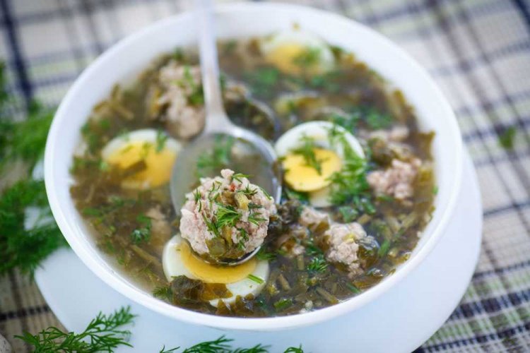 Суп со щавелем и фрикадельками