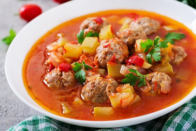 Томатный суп с фрикадельками