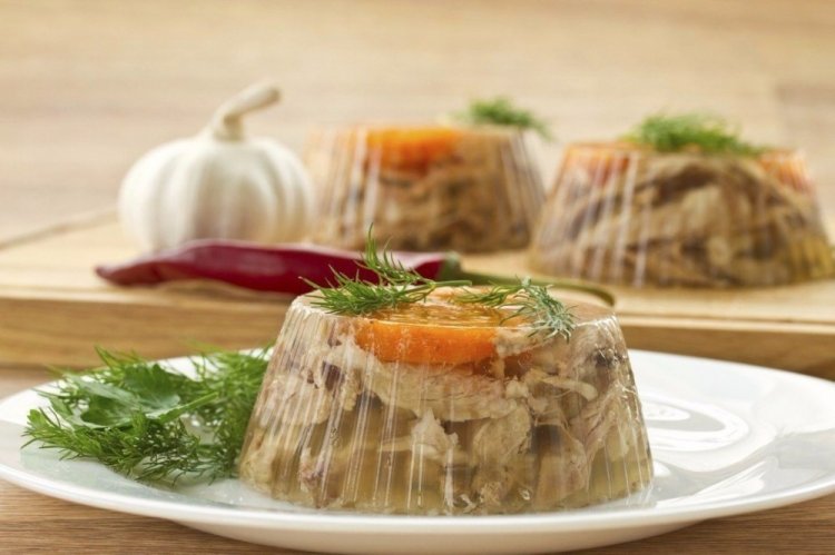 Холодец из свиных ножек в мультиварке