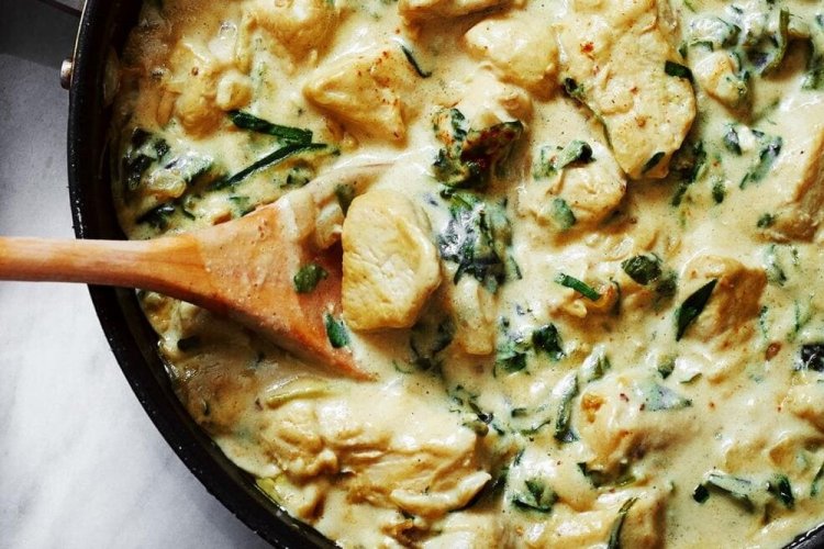 Куриные грудки со шпинатом в сливочном соусе