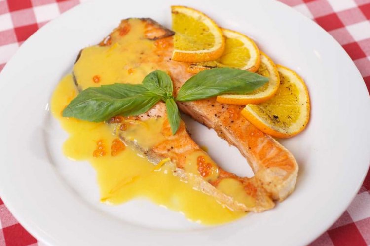 Лосось в сливочно-апельсиновом соусе