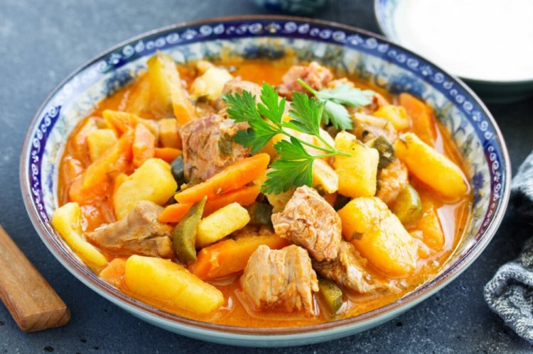 Жаркое из курицы с маринованными огурцами