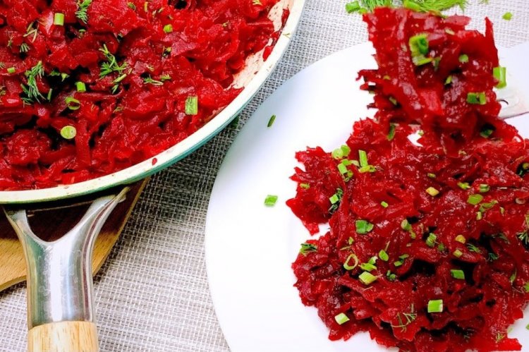 Тушеная свекла в томате