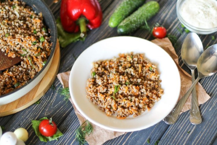 Гречка с морковью и луком