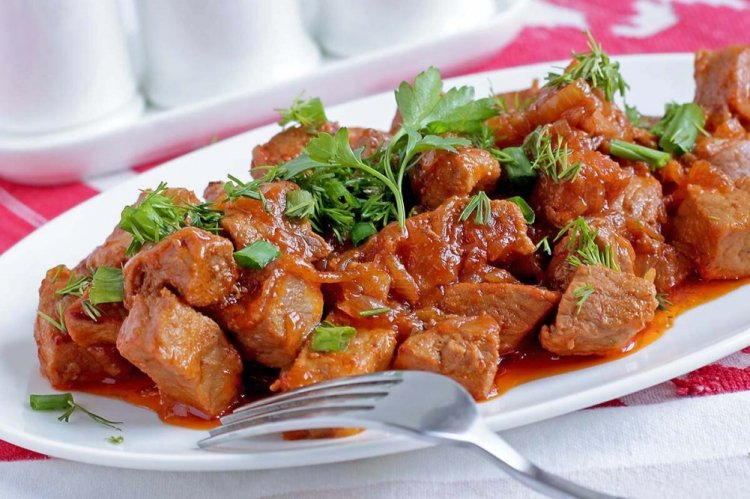 Поджарка из свинины с томатной пастой