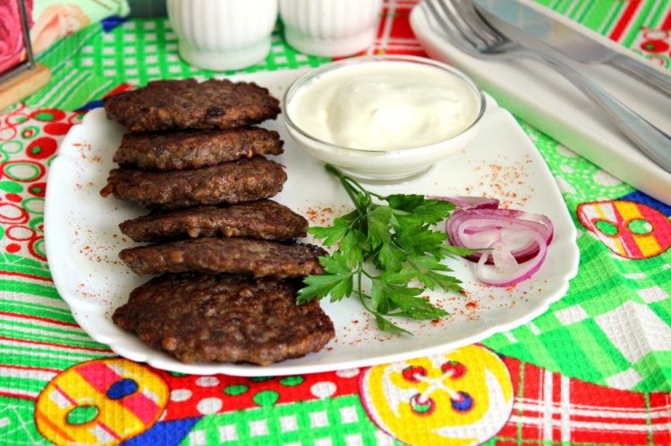 Оладьи из свиной печени с гречкой