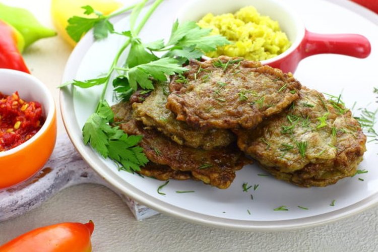 Оладьи из свиной печени с кабачком