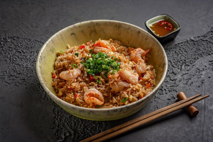 Рис с креветками и соевым соусом