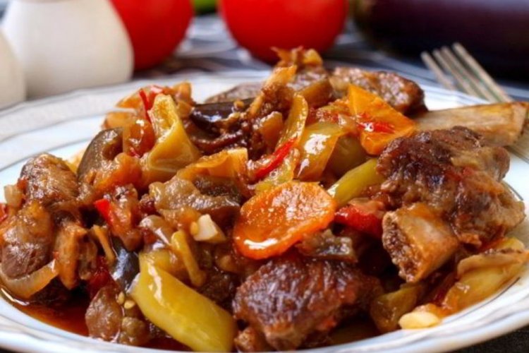 Свиные ребрышки с овощами в мультиварке