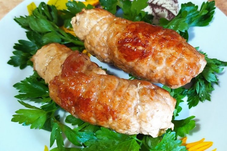 Рулетики из свиной корейки в духовке