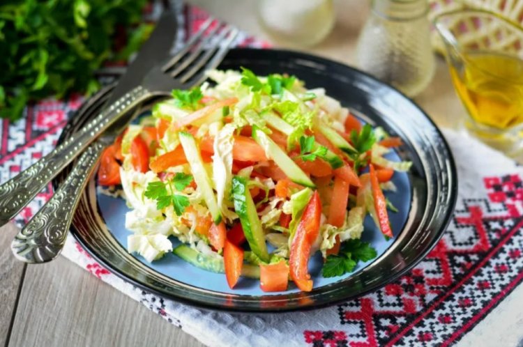 Овощной салат с пекинской капустой