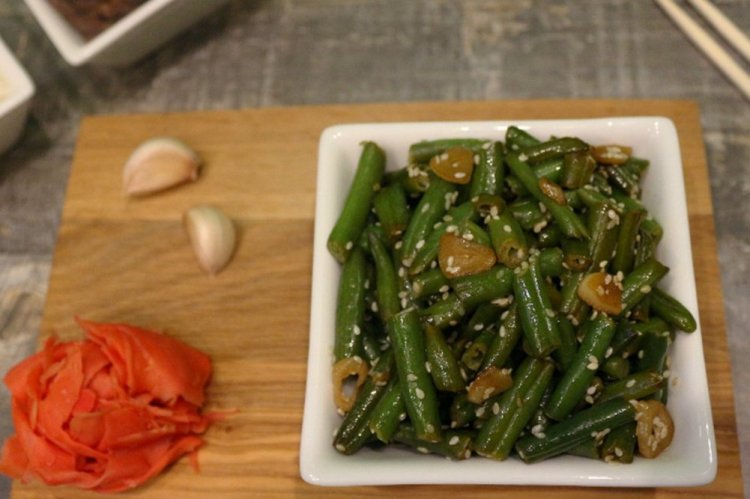 Стручковая фасоль в соевом соусе