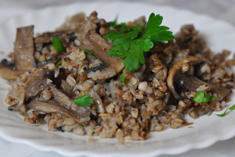 Гречка с грибами и соевым соусом