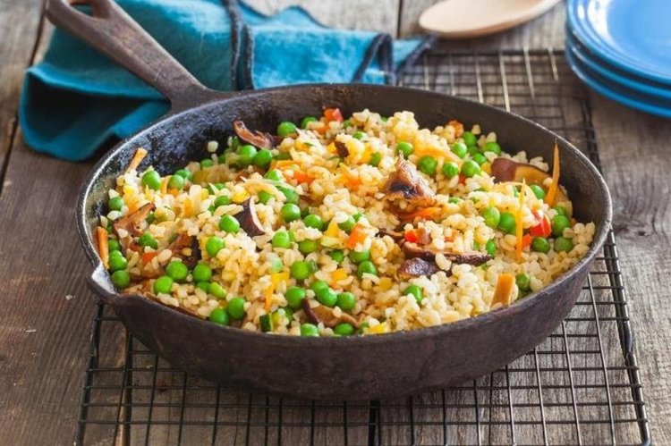 Булгур с кукурузой и зеленым горошком