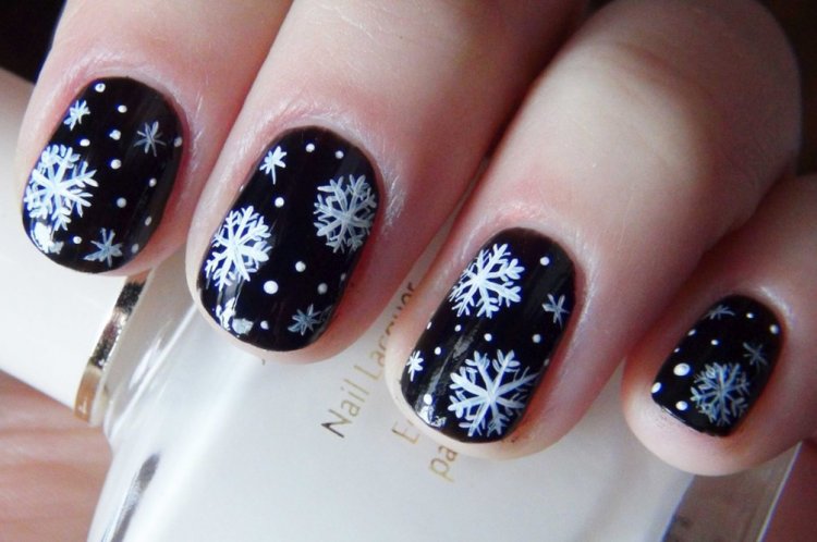 Белые акценты на темном фоне