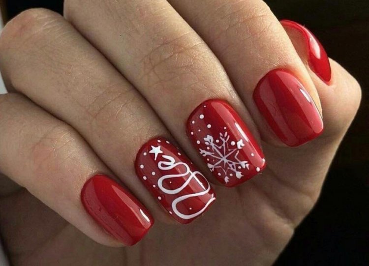 Красный новогодний маникюр