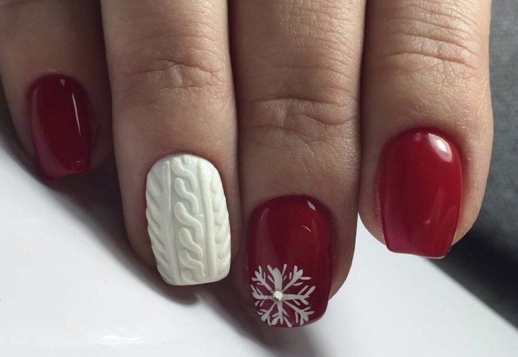 Маникюр со скандинавскими узорами