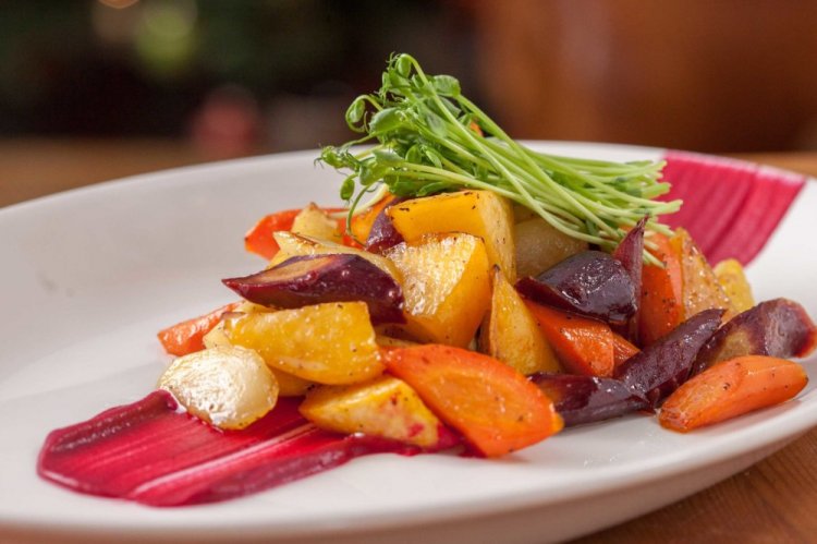 Салат из запеченных корнеплодов