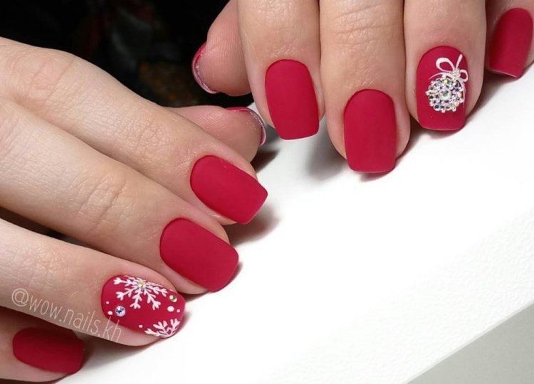 Цветной новогодний маникюр