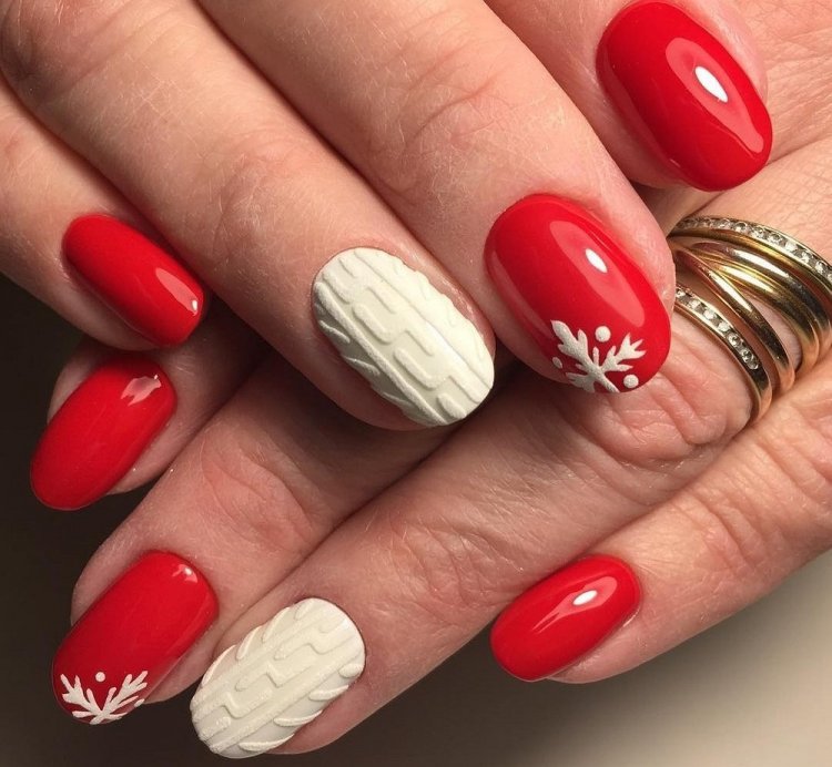 Скандинавские узоры в новогоднем маникюре