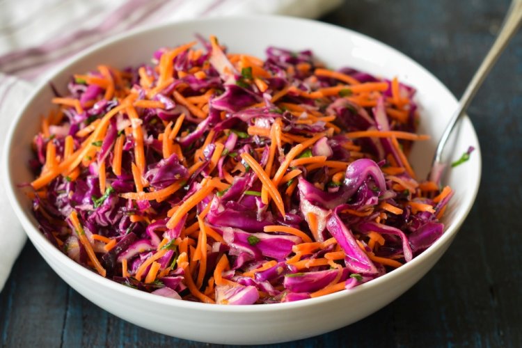 Салат из тыквы с яблоками и фиолетовой капустой