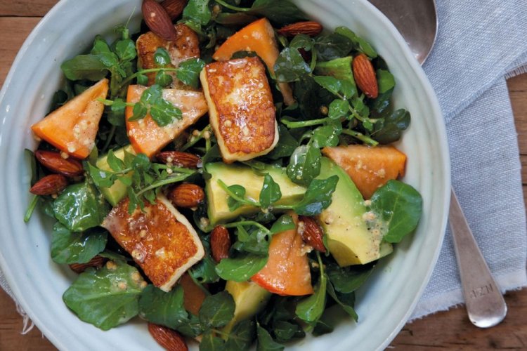 Салат из тыквы с авокадо и халуми