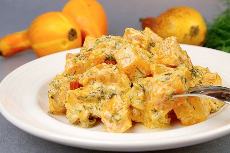 Тыква в сметане на сковороде