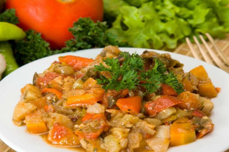 Тушеная тыква с баклажанами и кабачками на сковороде