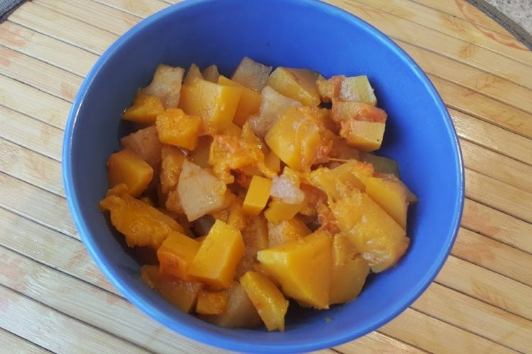 Тыква с яблоками в мультиварке