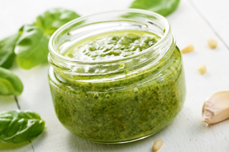 Чесночная паста с базиликом