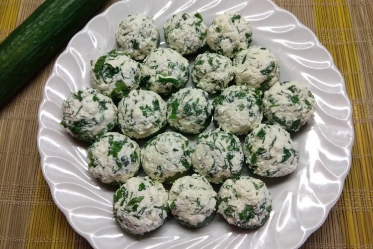 Творожные шарики с чесноком