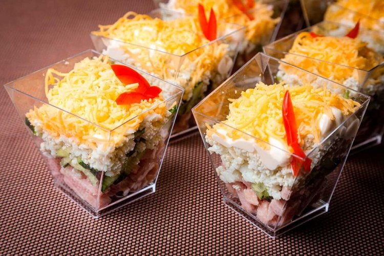 Коктейльный салат с ветчиной и сыром