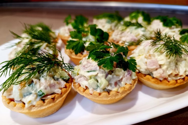 Тарталетки с копченой курицей