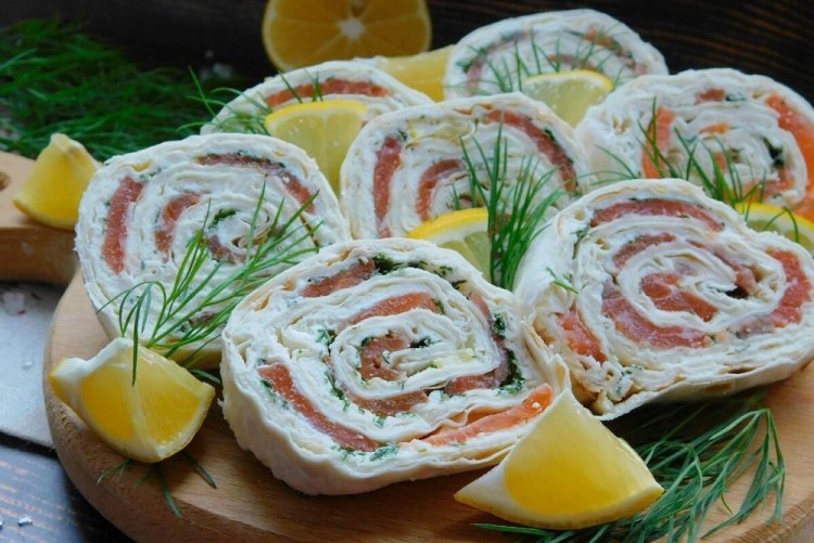 Рулет из лаваша с красной рыбой