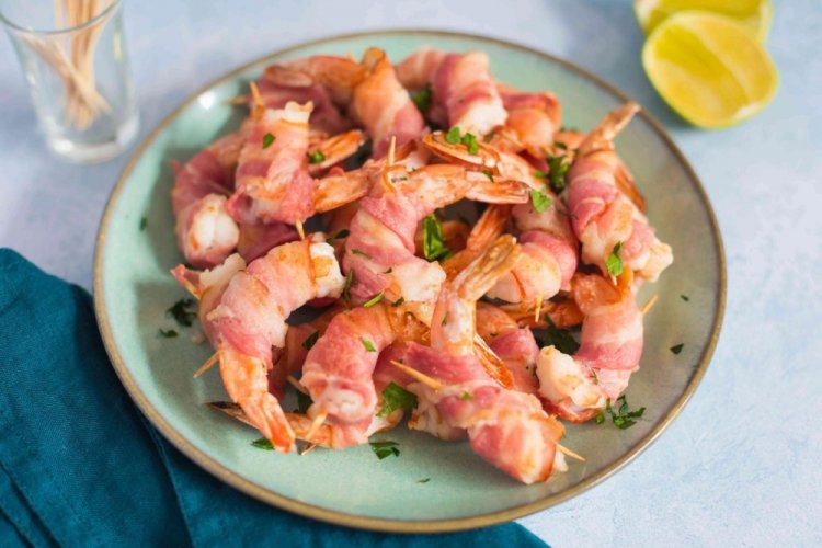 Креветки в беконе