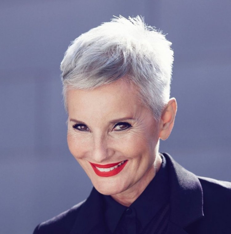 Пикси с прямой челкой