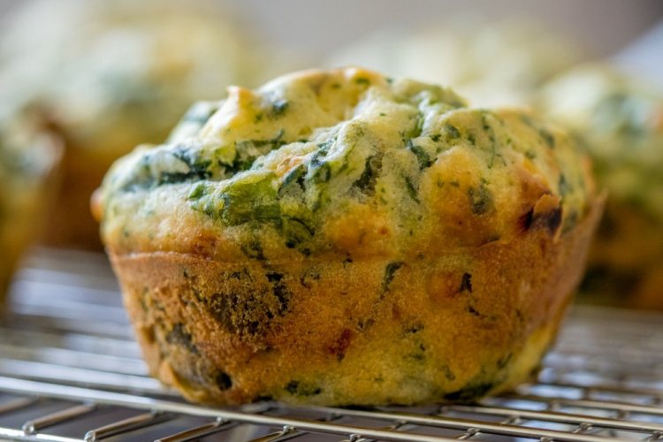 Куриные маффины с брокколи и творогом