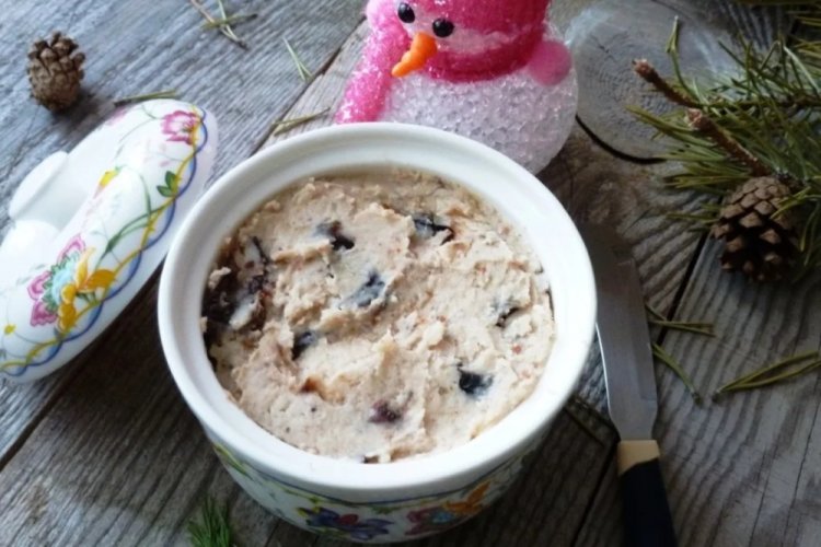 Паштет из фасоли с черносливом