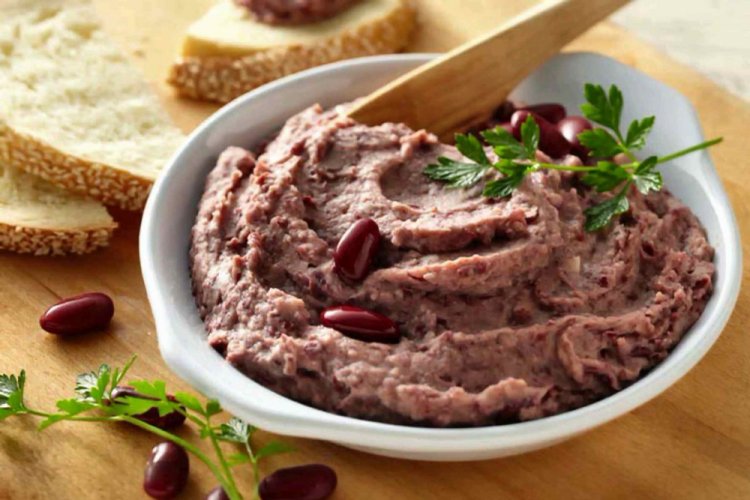 Паштет из фасоли с грецкими орехами и кинзой