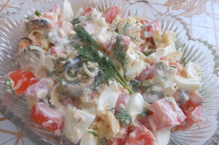 Салат с консервированными мидиями