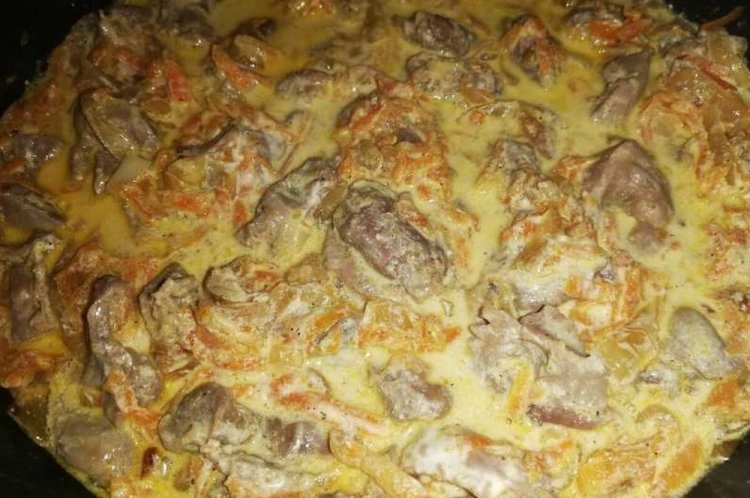 Куриные желудки в сметане с горчицей