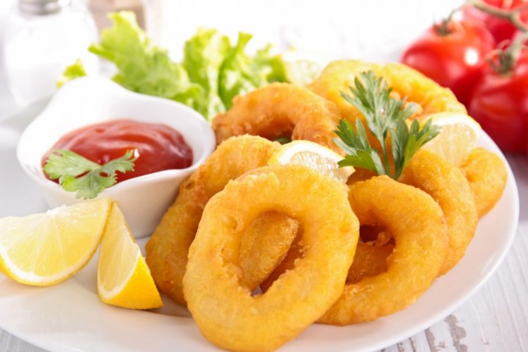 Жареные кальмары в пивном кляре