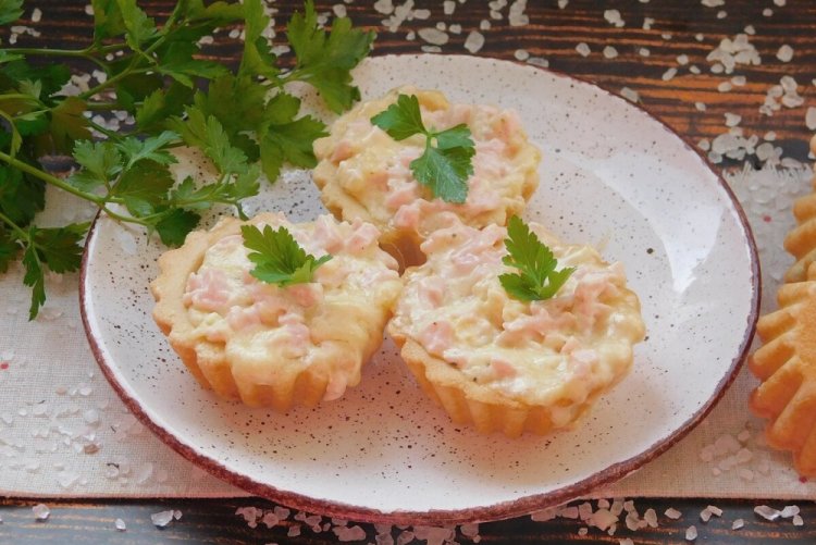 Запеченные тарталетки с крабовым муссом