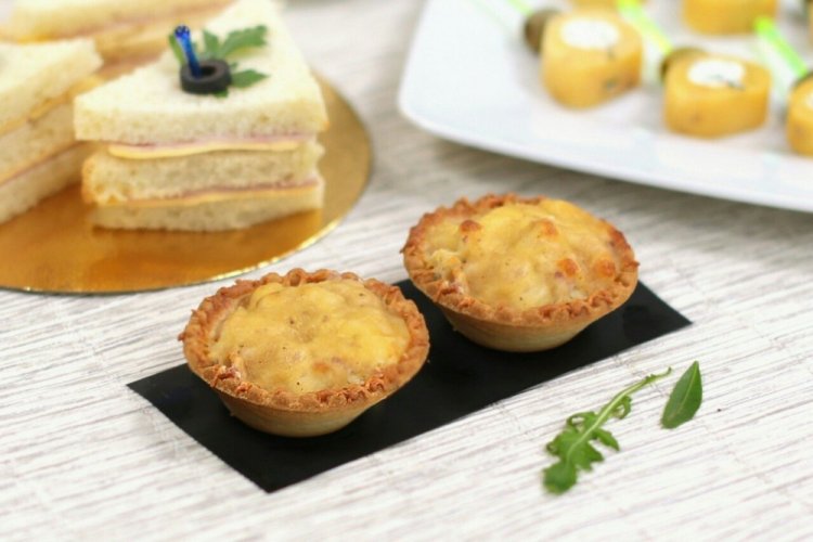 Запеченные тарталетки с брынзой в духовке