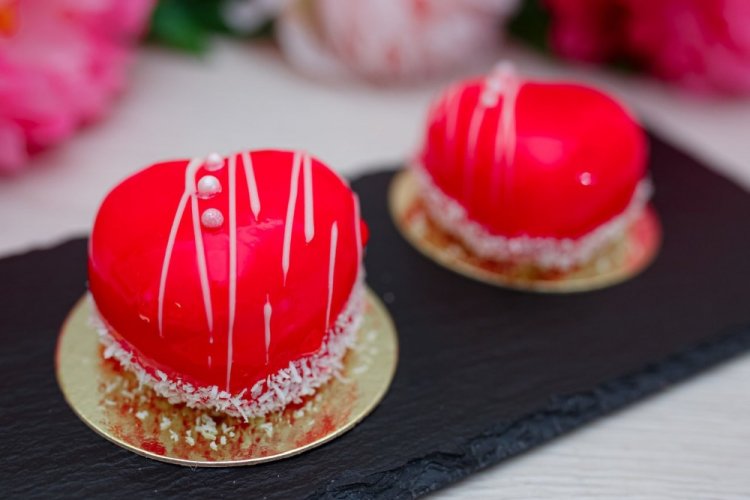 Клубничное муссовое пирожное