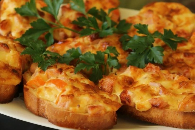 Горячие бутерброды с беконом и творожным сыром