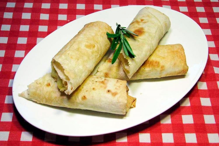 Жареный сулугуни в лаваше