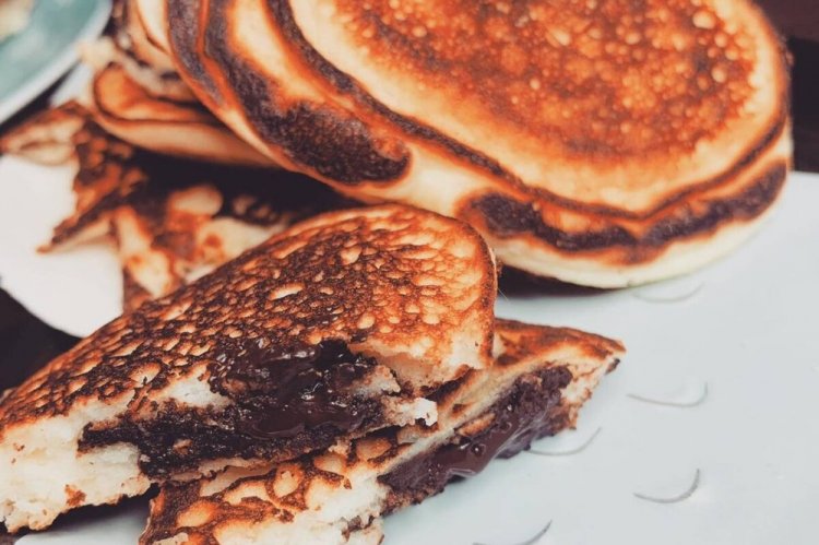 Оладьи на кислом молоке с шоколадом