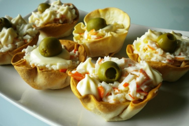 Тарталетки из лаваша с крабовыми палочками