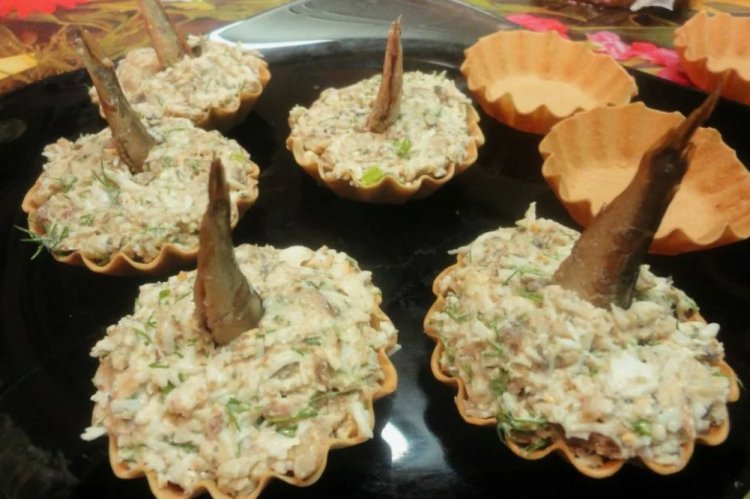 Тарталетки из лаваша со шпротами и яйцами